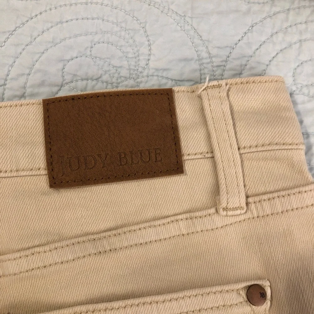 Judy Blue wide leg cropped jeans. Size 29. - Picture 4 of 11